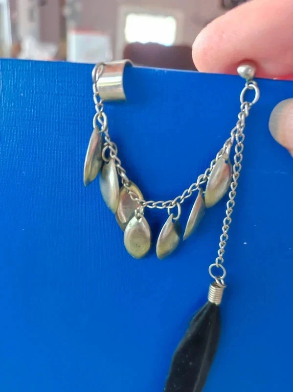 Brand new silver buckle and black feather – photo 5